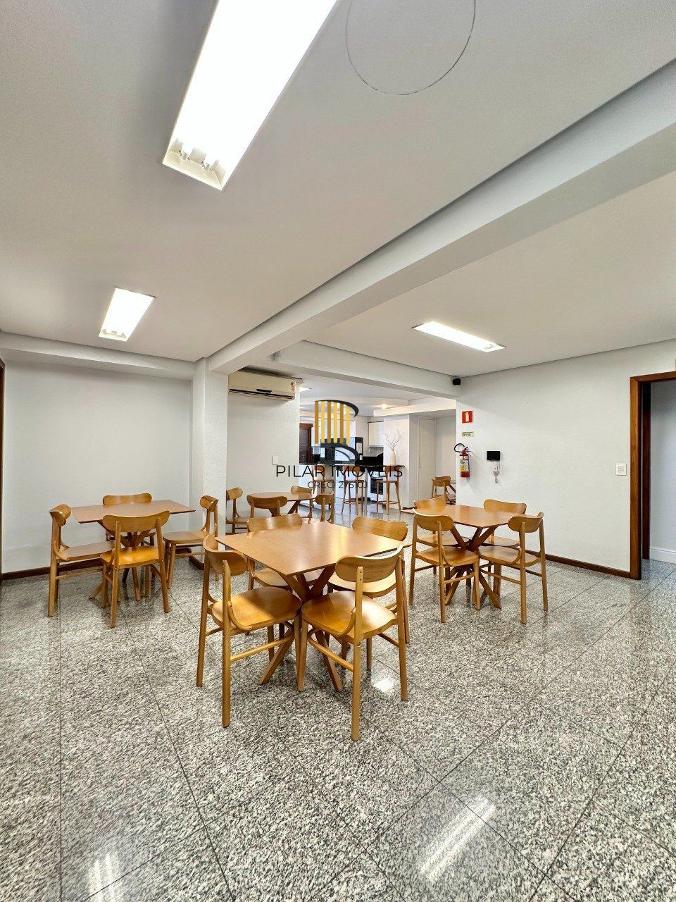 Cobertura 2 dormitórios, 218m², lareira, teto retrátil, Centro em Novo Hamburgo