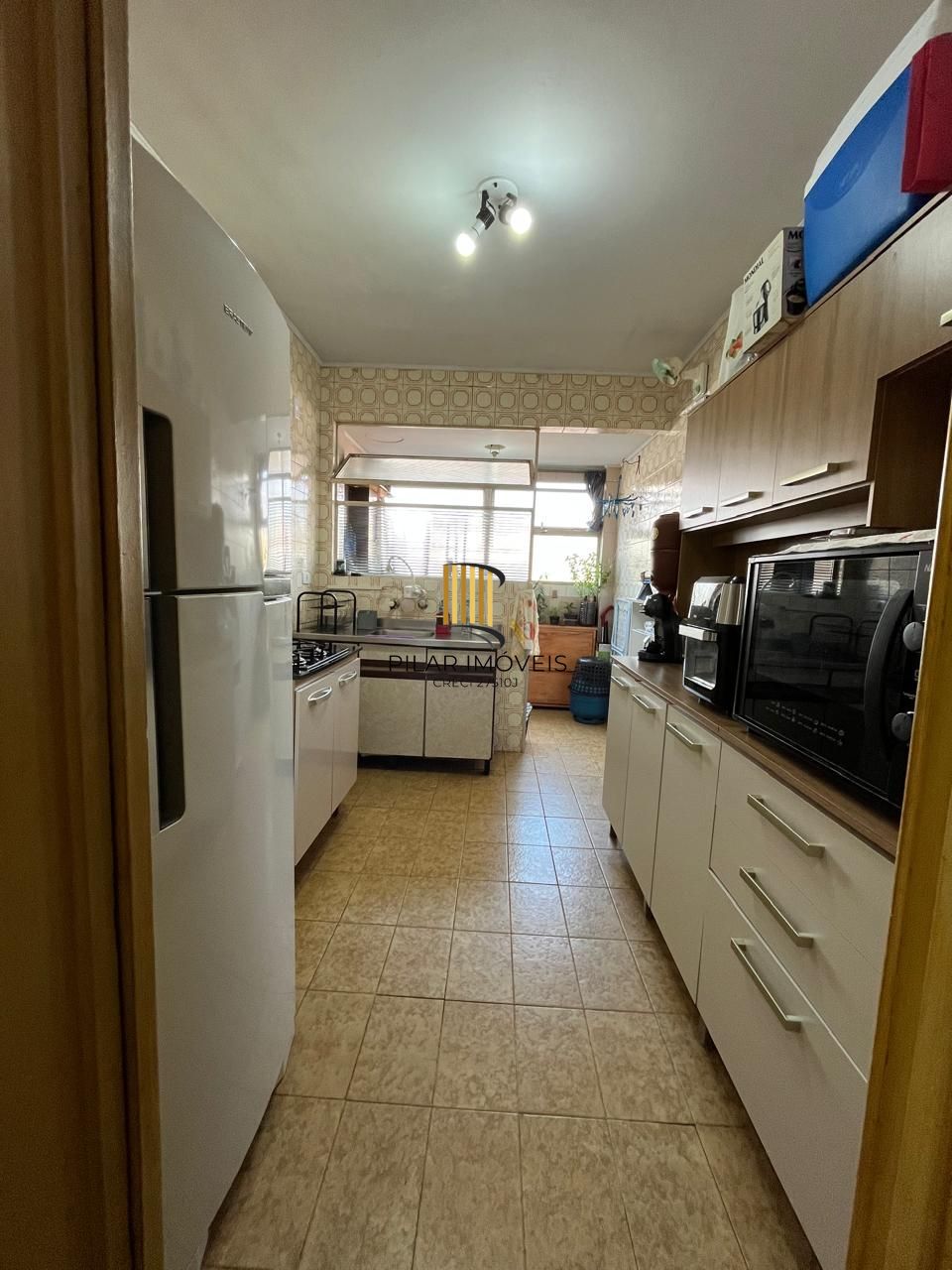 Apartamento 2 dormitórios, 1 vaga coberta no bairro Menino Deus.