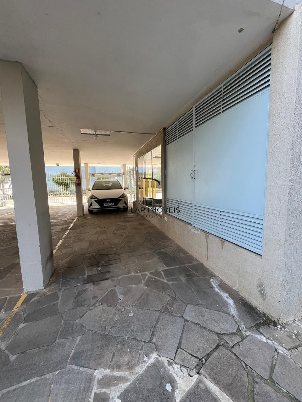 Apartamento 2 dormitórios, 1 vaga coberta no bairro Menino Deus.