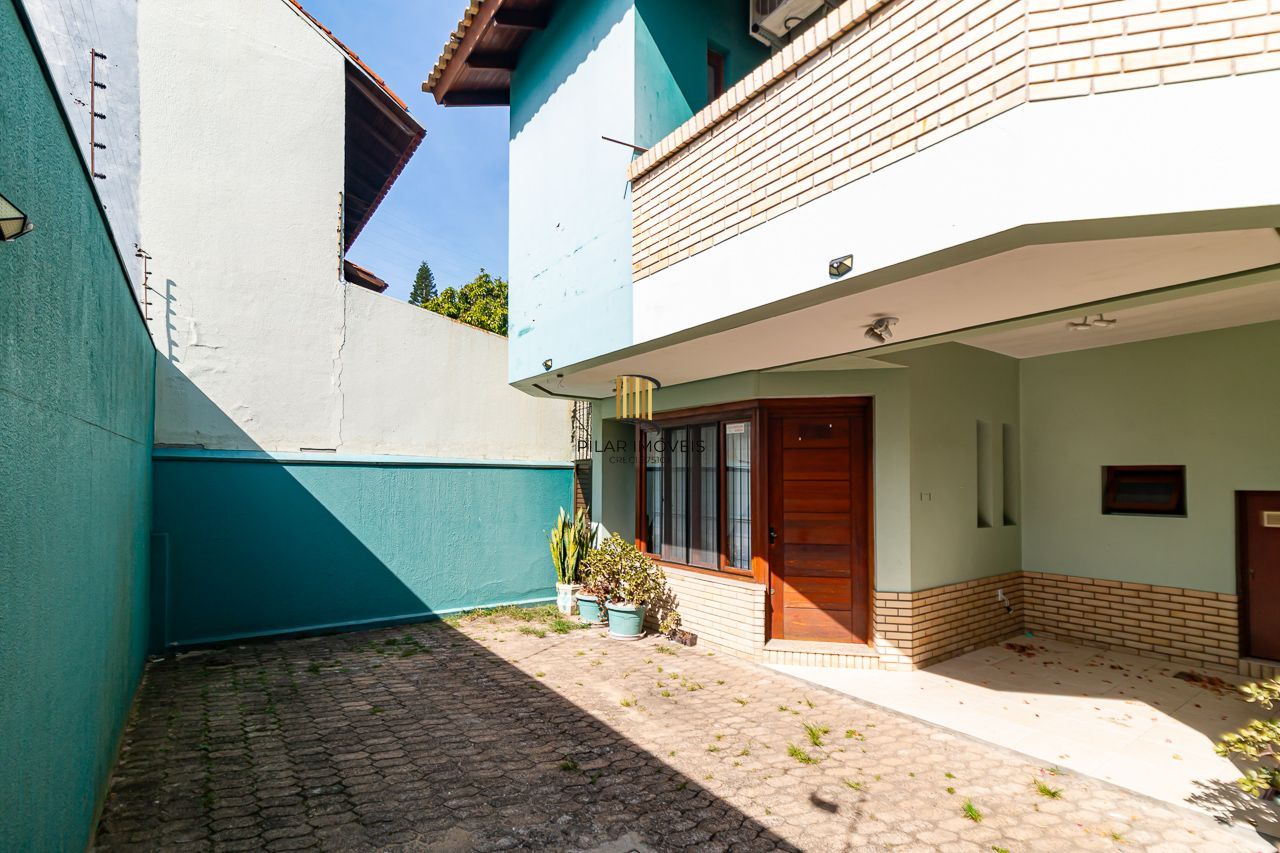 Oportunidade em Ipanema: Casa em Condomínio Fechado com Suíte Master, Hidromassagem e Alto Padrão