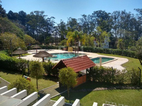 Casa Condominio para Venda - 480m², 3 dormitórios, sendo 2 suites, 2 vagas - Elsa