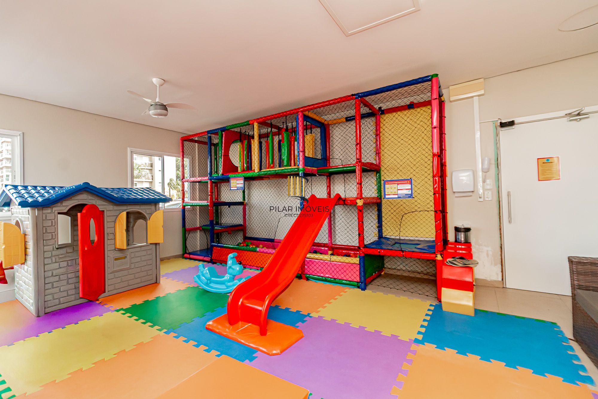 Apartamento 3 dormitórios, 2 banheiros, 1 vaga coberta e piscinas B. São Geraldo