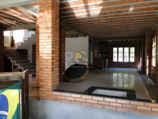 Casa Condominio para Venda - 480m², 3 dormitórios, sendo 2 suites, 2 vagas - Elsa