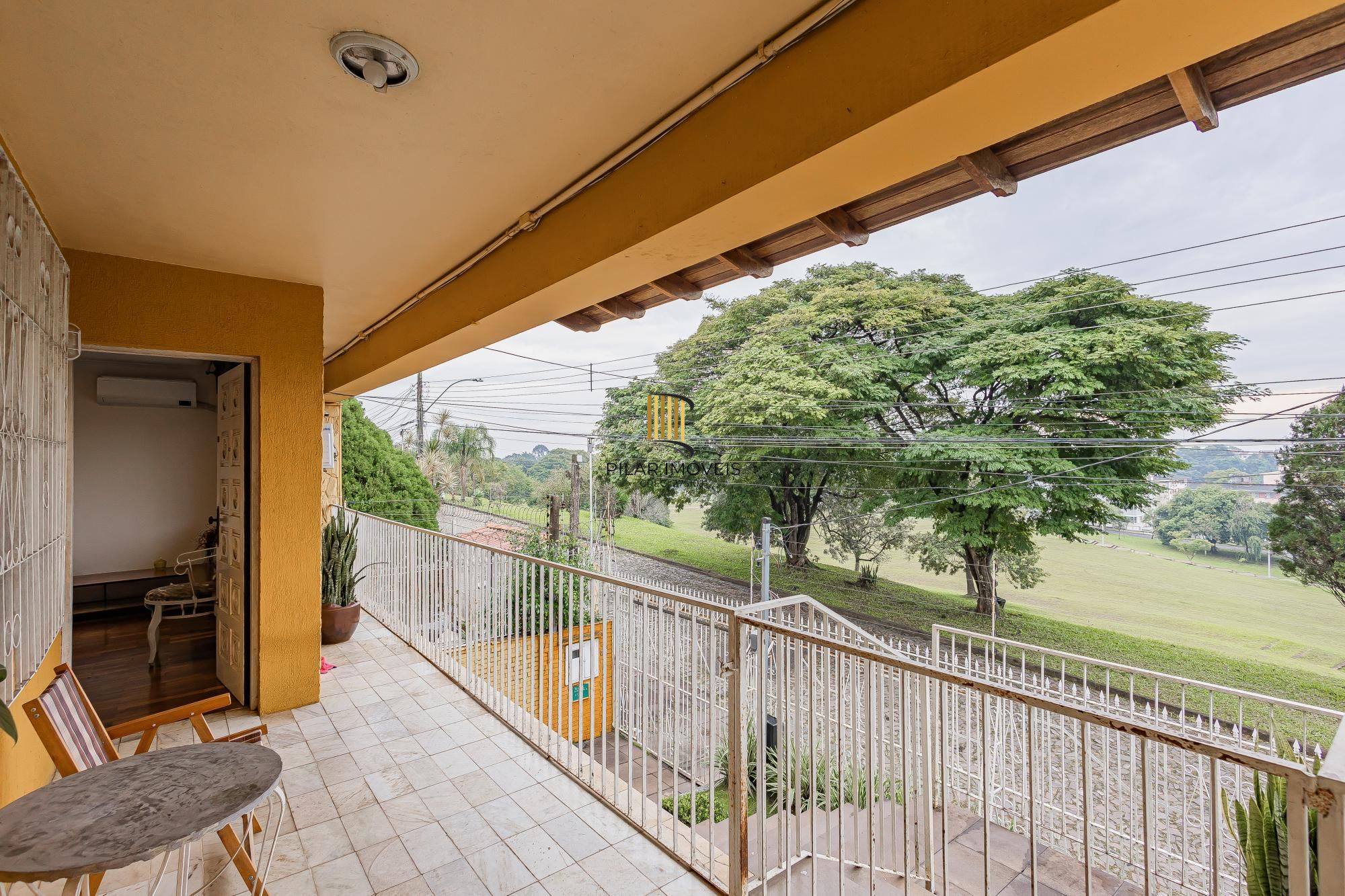 Casa 5 dormitórios no bairro Parque Santa Fé