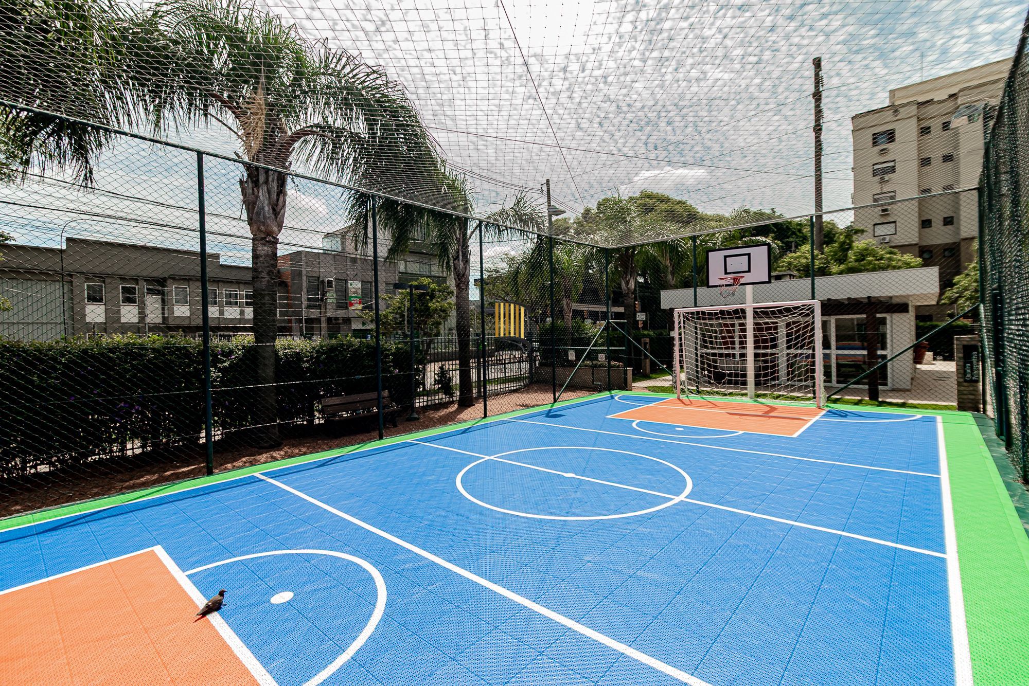 Apartamento 3 dormitórios, 2 banheiros, 1 vaga coberta e piscinas B. São Geraldo