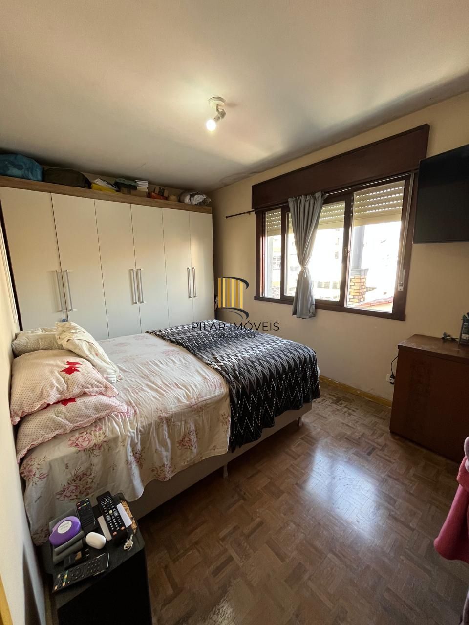 Apartamento 2 dormitórios, 1 vaga coberta no bairro Menino Deus.