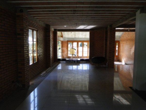 Casa Condominio para Venda - 480m², 3 dormitórios, sendo 2 suites, 2 vagas - Elsa