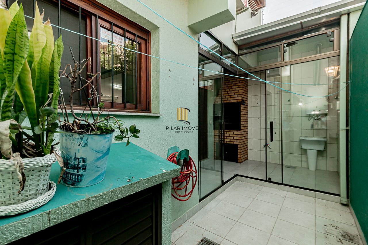 Oportunidade em Ipanema: Casa em Condomínio Fechado com Suíte Master, Hidromassagem e Alto Padrão