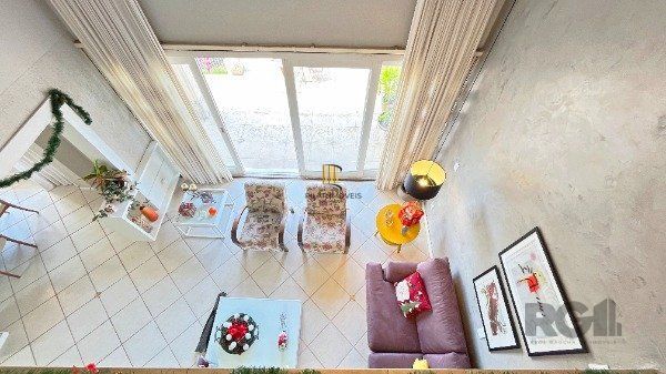MAGNÍFICA CASA EM LOCALIZAÇÃO PRIVILEGIADA - TRANQUILIDADE E CONFORTO