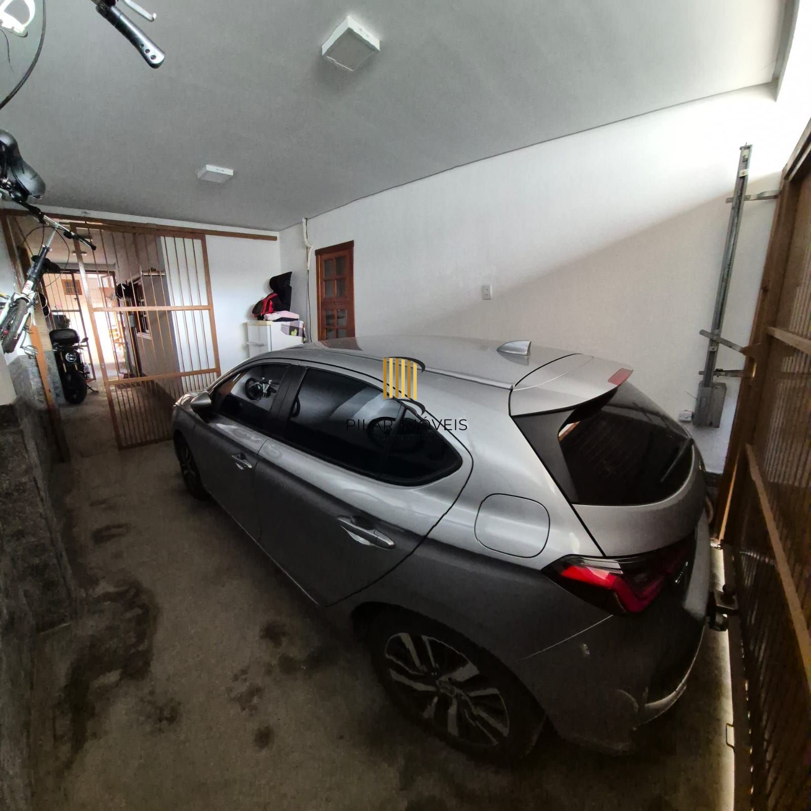 Casa 5 dorm. (2 s.) e anexo, 159 M², churrasqueiras, Piscina em Cachoeirinha.