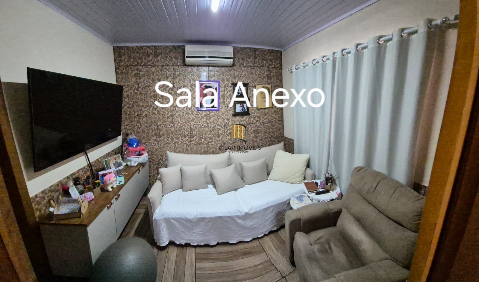 Casa 5 dorm. (2 s.) e anexo, 159 M², churrasqueiras, Piscina em Cachoeirinha.