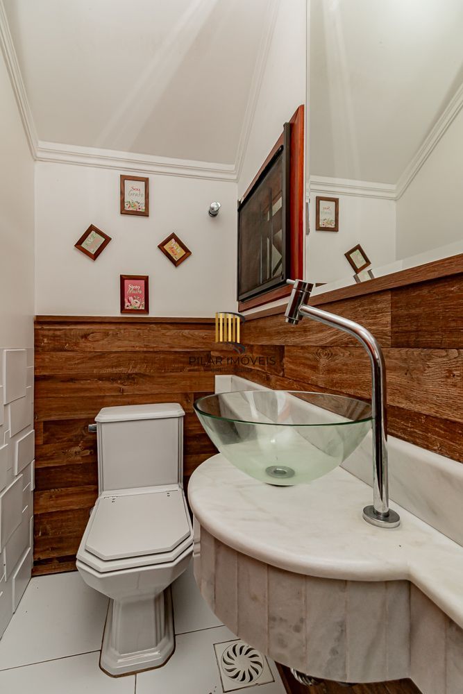 Oportunidade em Ipanema: Casa em Condomínio Fechado com Suíte Master, Hidromassagem e Alto Padrão