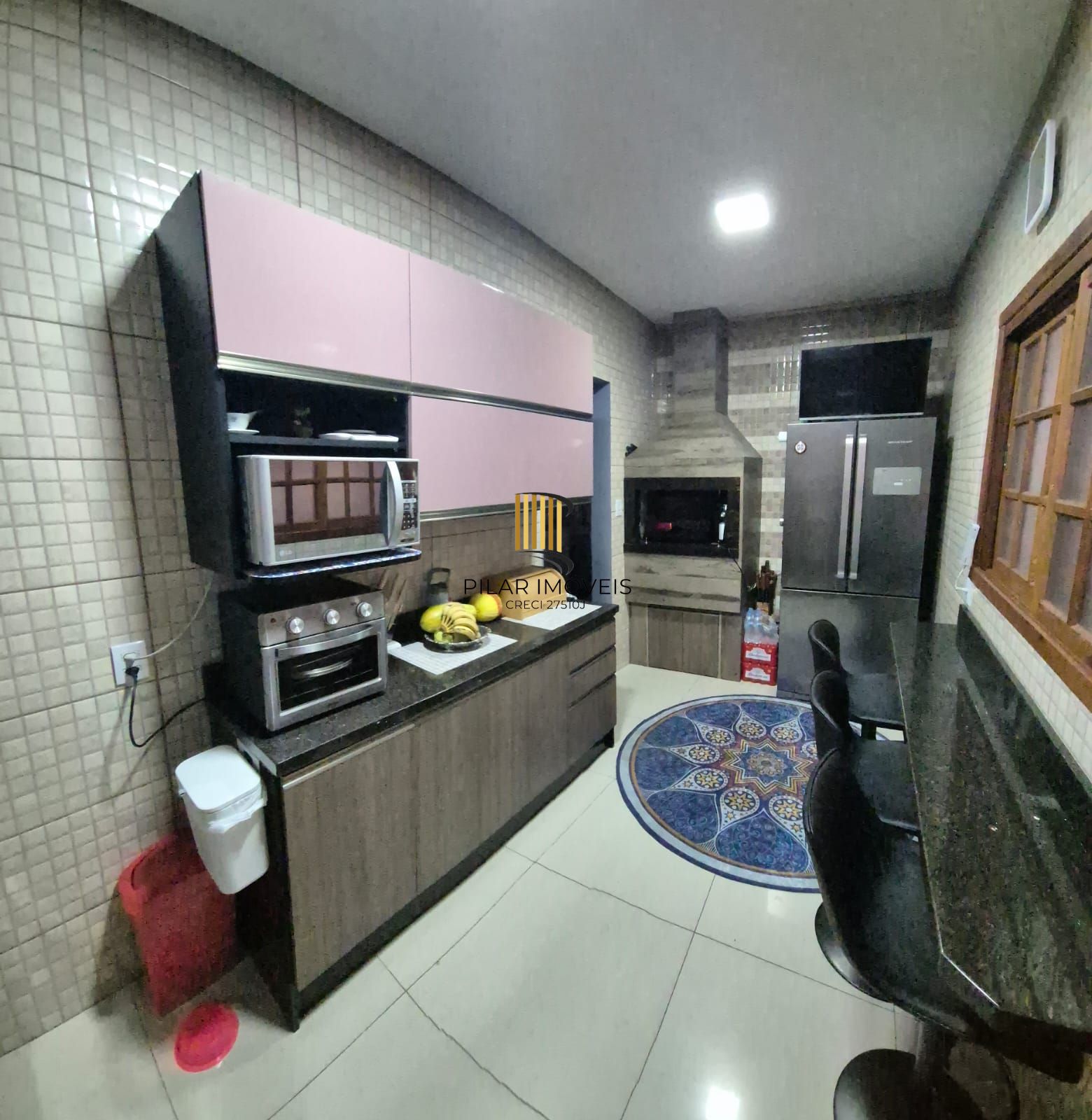 Casa 5 dorm. (2 s.) e anexo, 159 M², churrasqueiras, Piscina em Cachoeirinha.