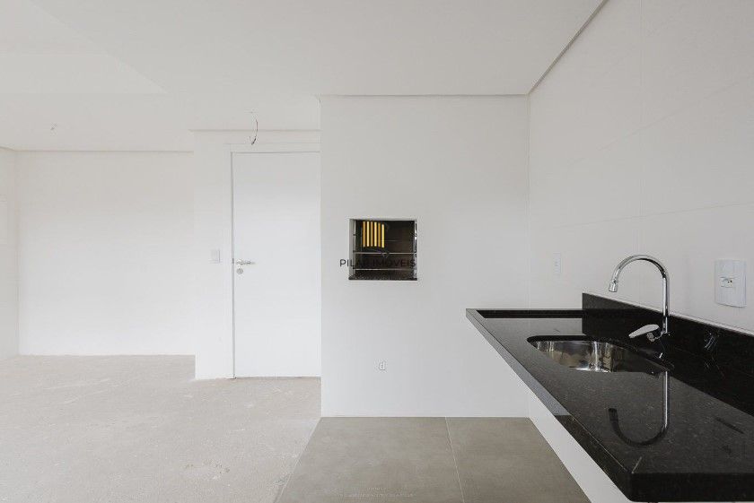 Excelente Apartamento semimobiliado de 71 m² privativos no Bairro Petrópolis.