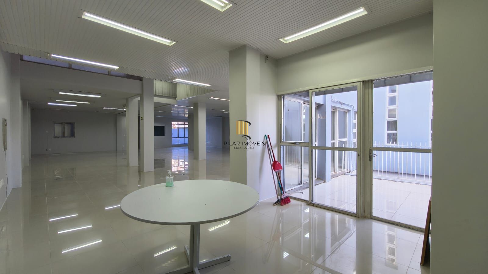 Sala comercial B. Hamb. Velho., Novo Hamburgo. 326,28 M2 privativos  e 4 Vagas