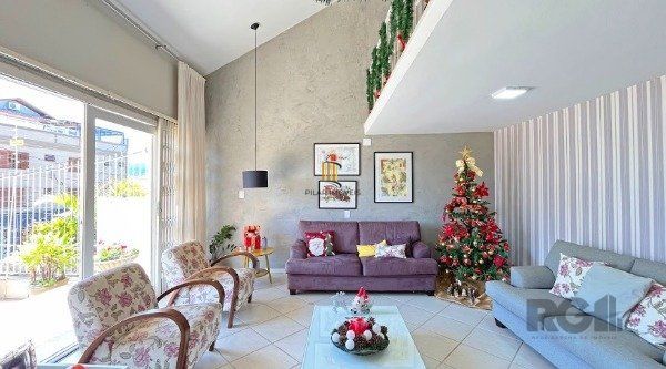 MAGNÍFICA CASA EM LOCALIZAÇÃO PRIVILEGIADA - TRANQUILIDADE E CONFORTO