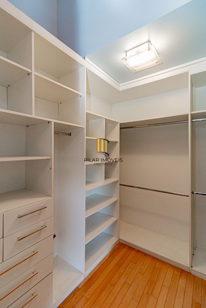 Oportunidade em Ipanema: Casa em Condomínio Fechado com Suíte Master, Hidromassagem e Alto Padrão