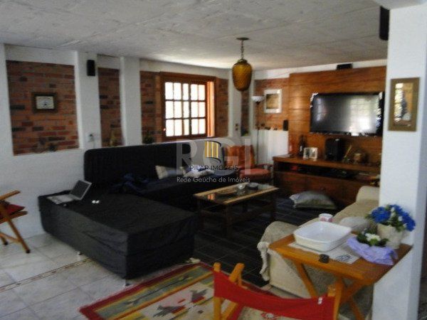 Casa Condominio para Venda - 480m², 3 dormitórios, sendo 2 suites, 2 vagas - Elsa