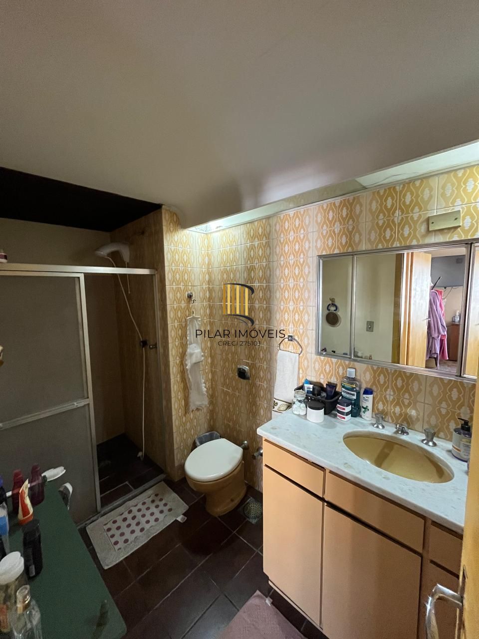 Apartamento 2 dormitórios, 1 vaga coberta no bairro Menino Deus.