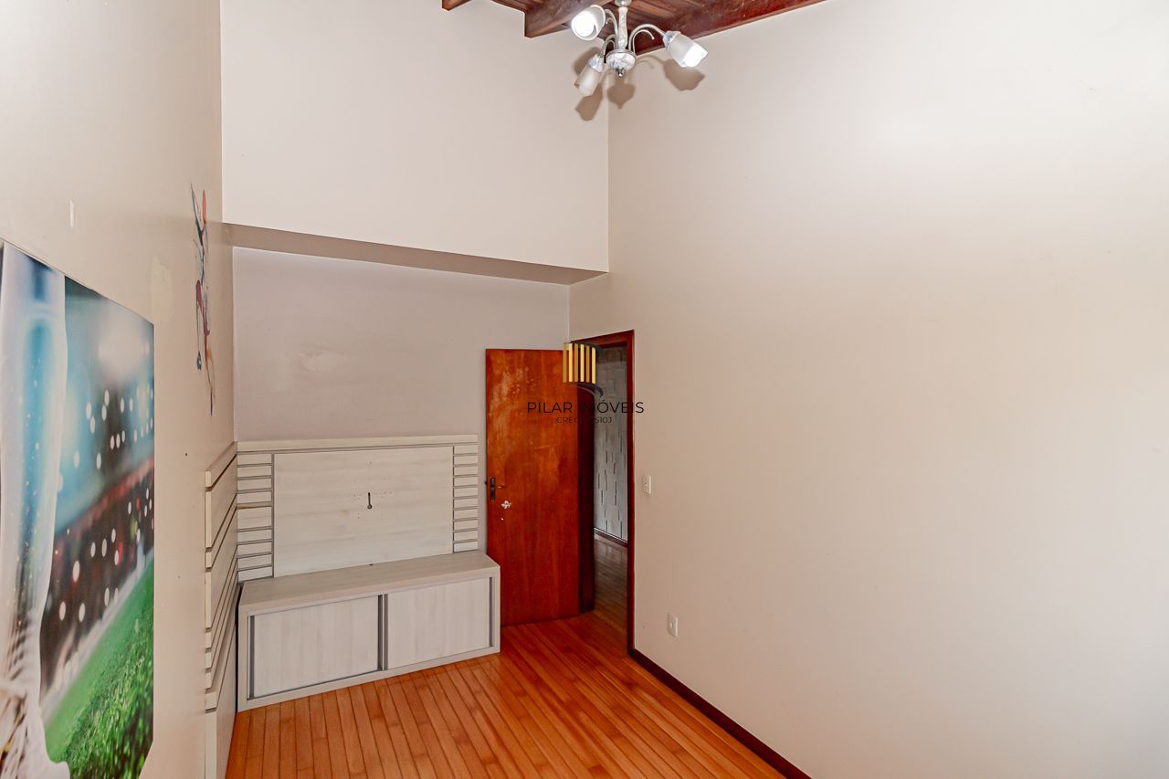 Oportunidade em Ipanema: Casa em Condomínio Fechado com Suíte Master, Hidromassagem e Alto Padrão