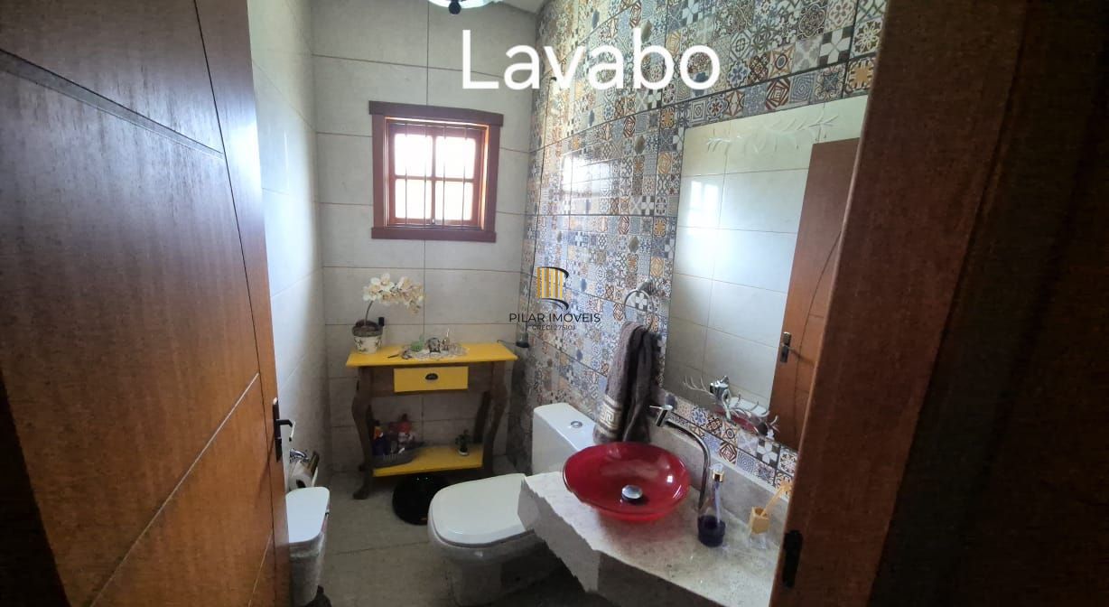 Casa 5 dorm. (2 s.) e anexo, 159 M², churrasqueiras, Piscina em Cachoeirinha.