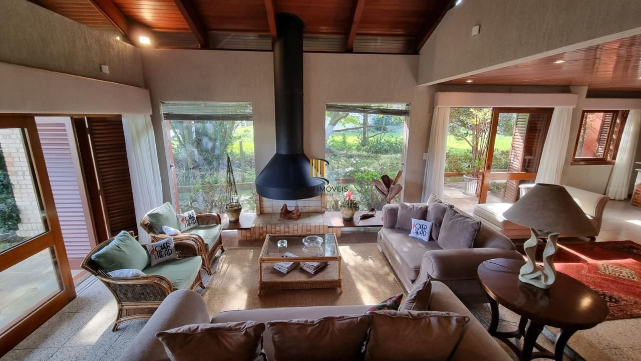 Casa em XANGRI-LÁ com 5 dorm. 3 suítes, piscina aquecida e 471 m², 400 m. mar. - Pilar Imóveis