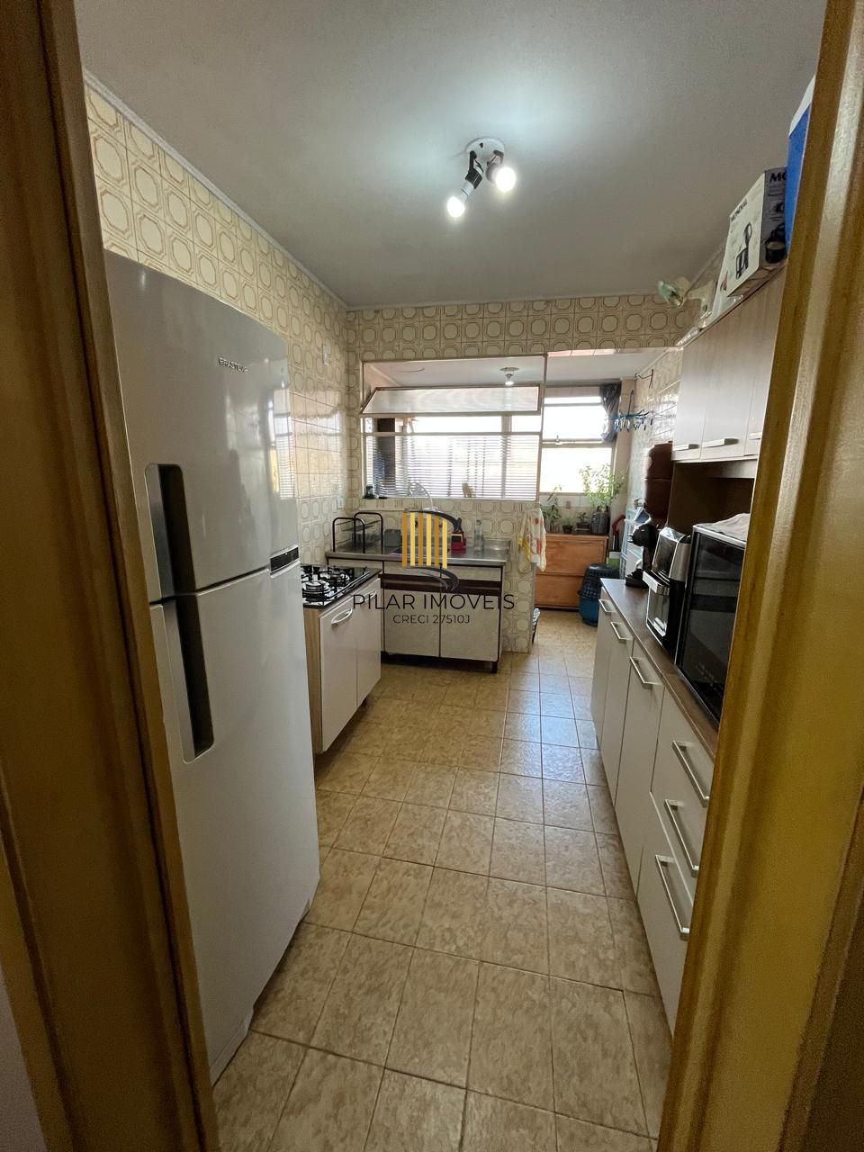 Apartamento 2 dormitórios, 1 vaga coberta no bairro Menino Deus.
