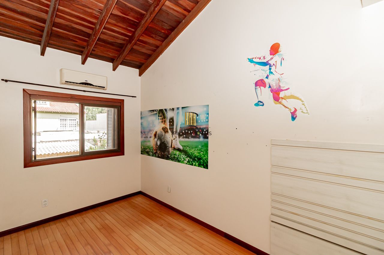 Oportunidade em Ipanema: Casa em Condomínio Fechado com Suíte Master, Hidromassagem e Alto Padrão