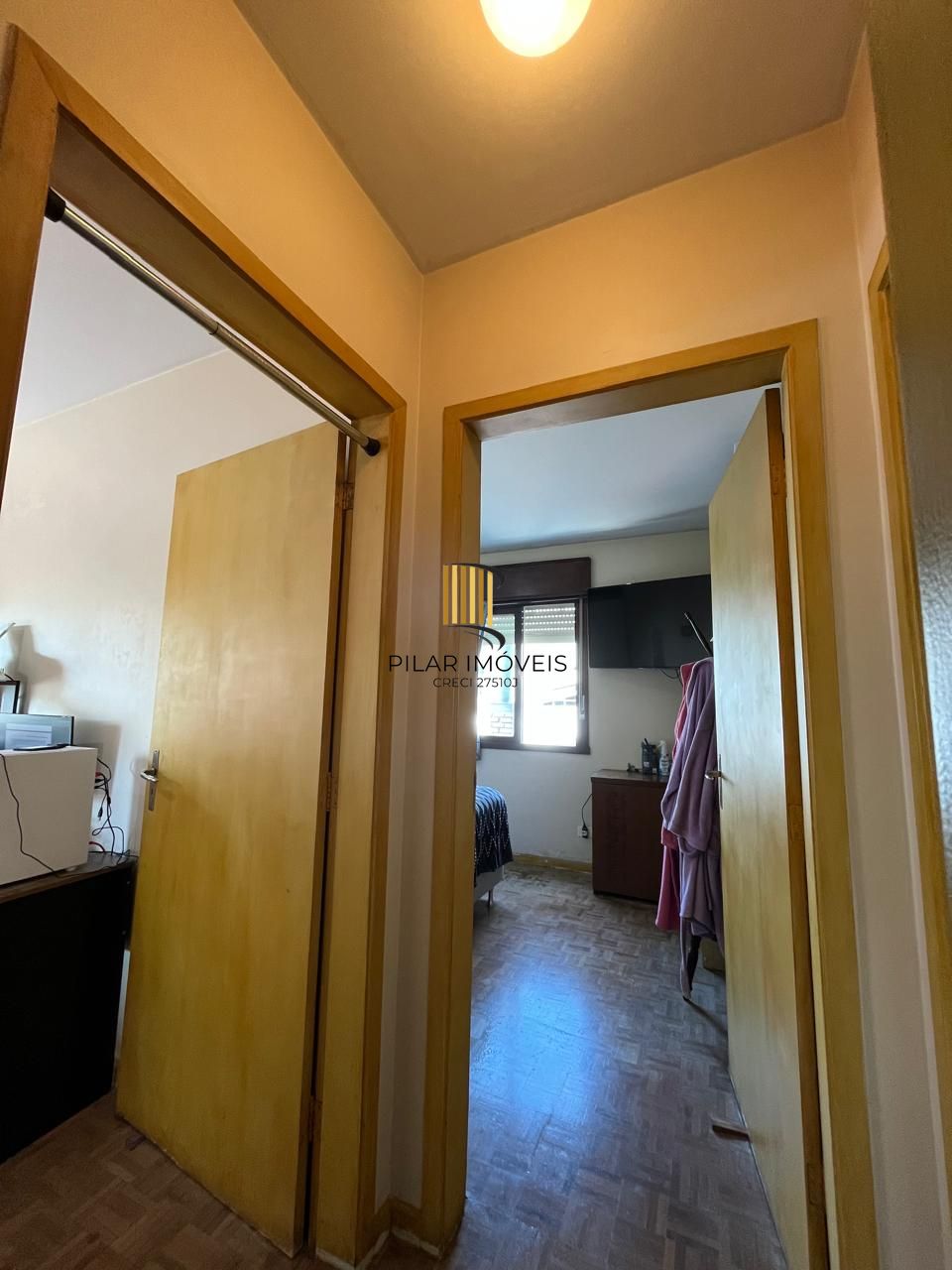 Apartamento 2 dormitórios, 1 vaga coberta no bairro Menino Deus.