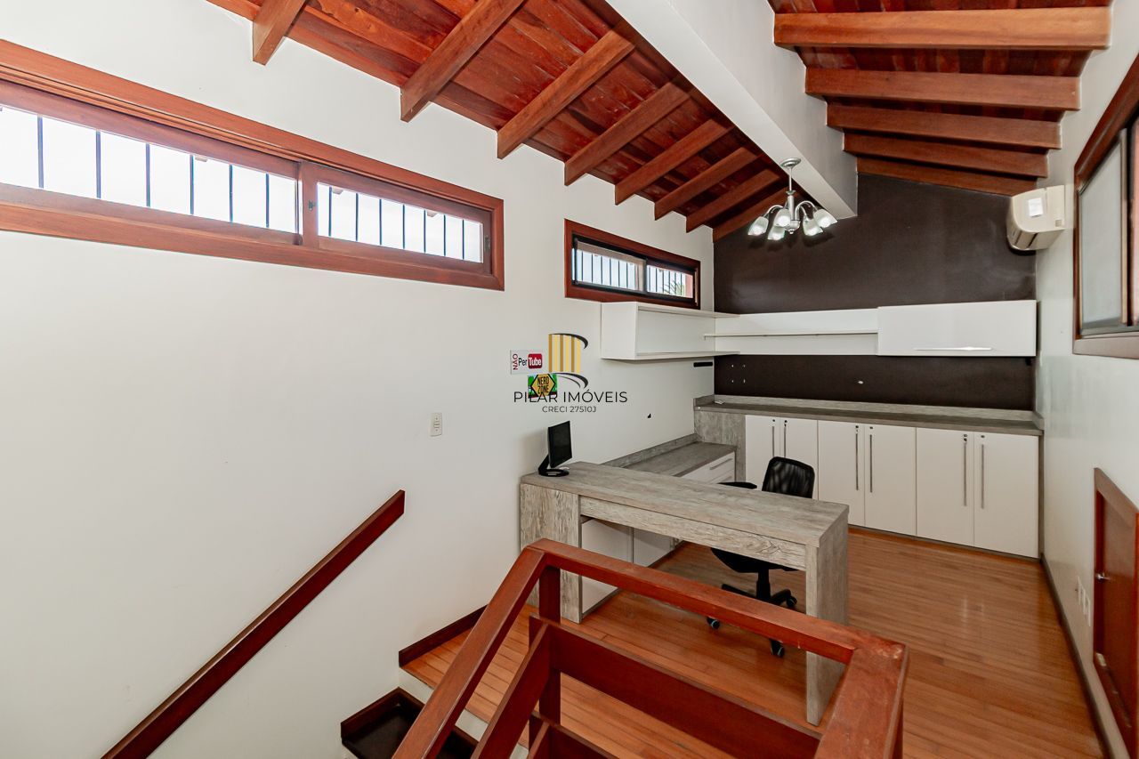 Oportunidade em Ipanema: Casa em Condomínio Fechado com Suíte Master, Hidromassagem e Alto Padrão