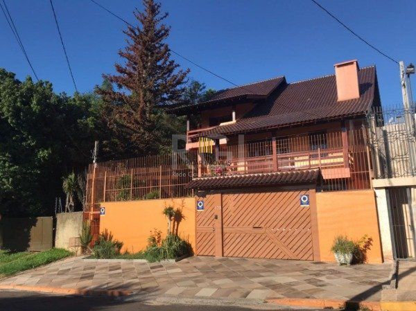 Casa para Venda - 390m², 3 dormitórios, sendo 1 suites, 4 vagas - Ouro Branco