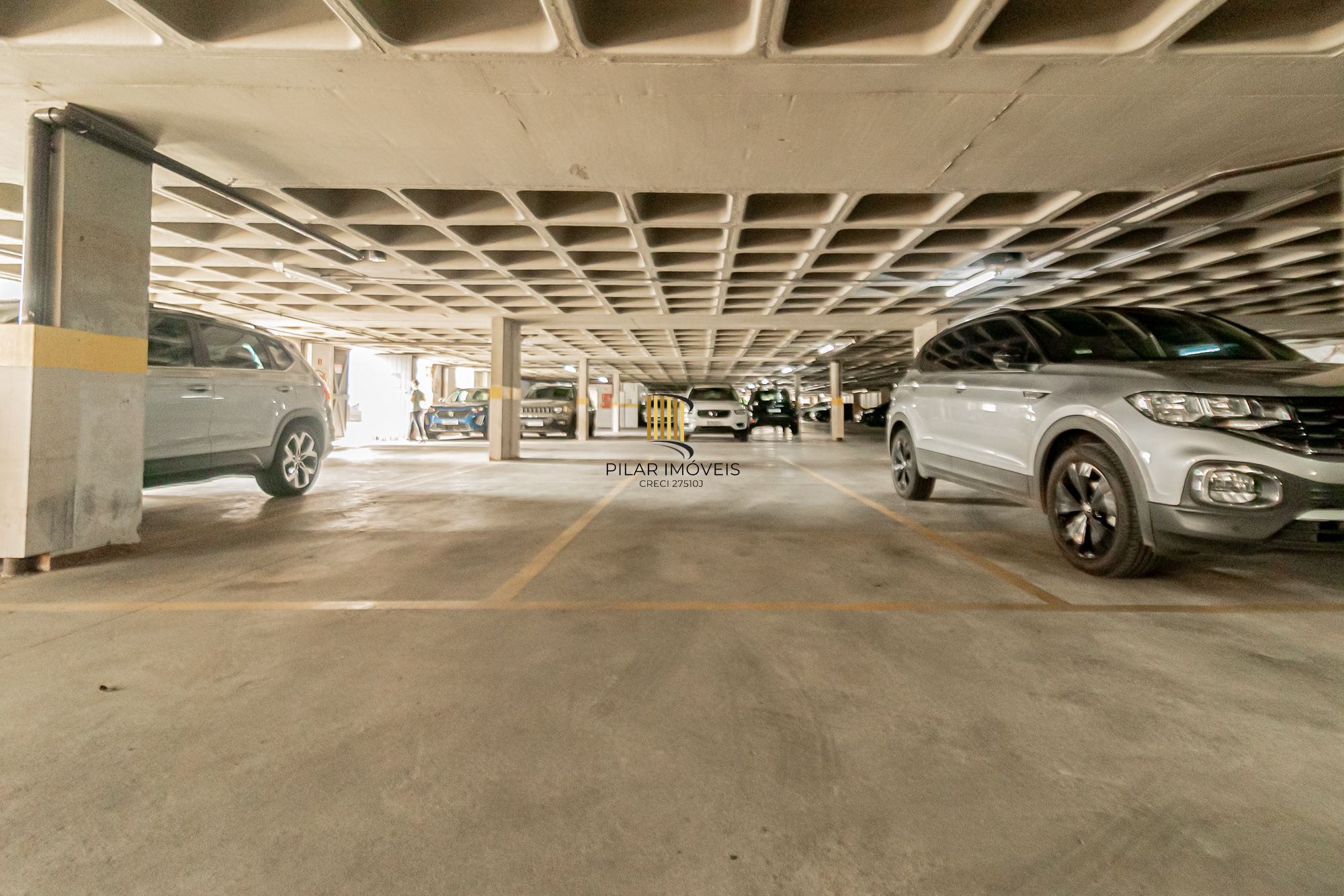 Apartamento 3 dormitórios, 2 banheiros, 1 vaga coberta e piscinas B. São Geraldo