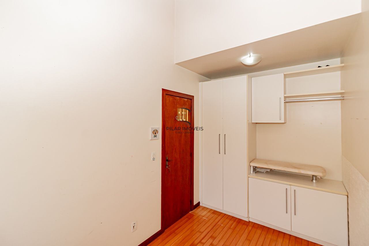 Oportunidade em Ipanema: Casa em Condomínio Fechado com Suíte Master, Hidromassagem e Alto Padrão