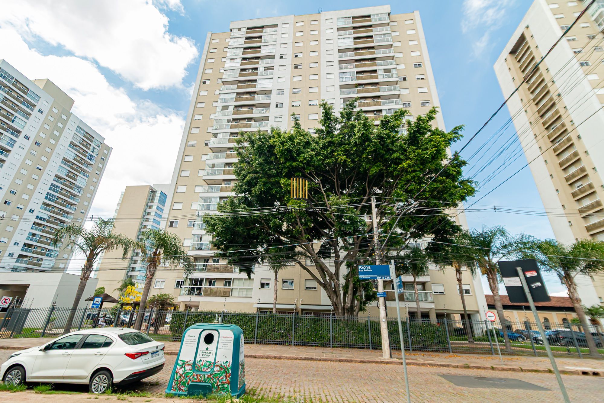 Apartamento 3 dormitórios, 2 banheiros, 1 vaga coberta e piscinas B. São Geraldo