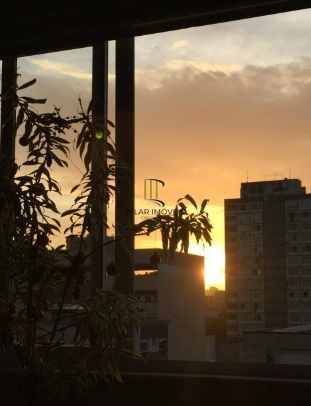 🏡 Apartamento Reformado e Decorado na Cristóvão Colombo — Vista Espetacular para o Pôr do Sol do Guaíba 🌅