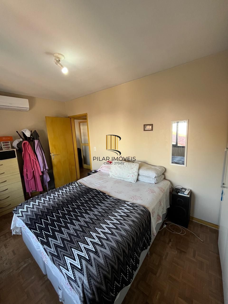 Apartamento 2 dormitórios, 1 vaga coberta no bairro Menino Deus.