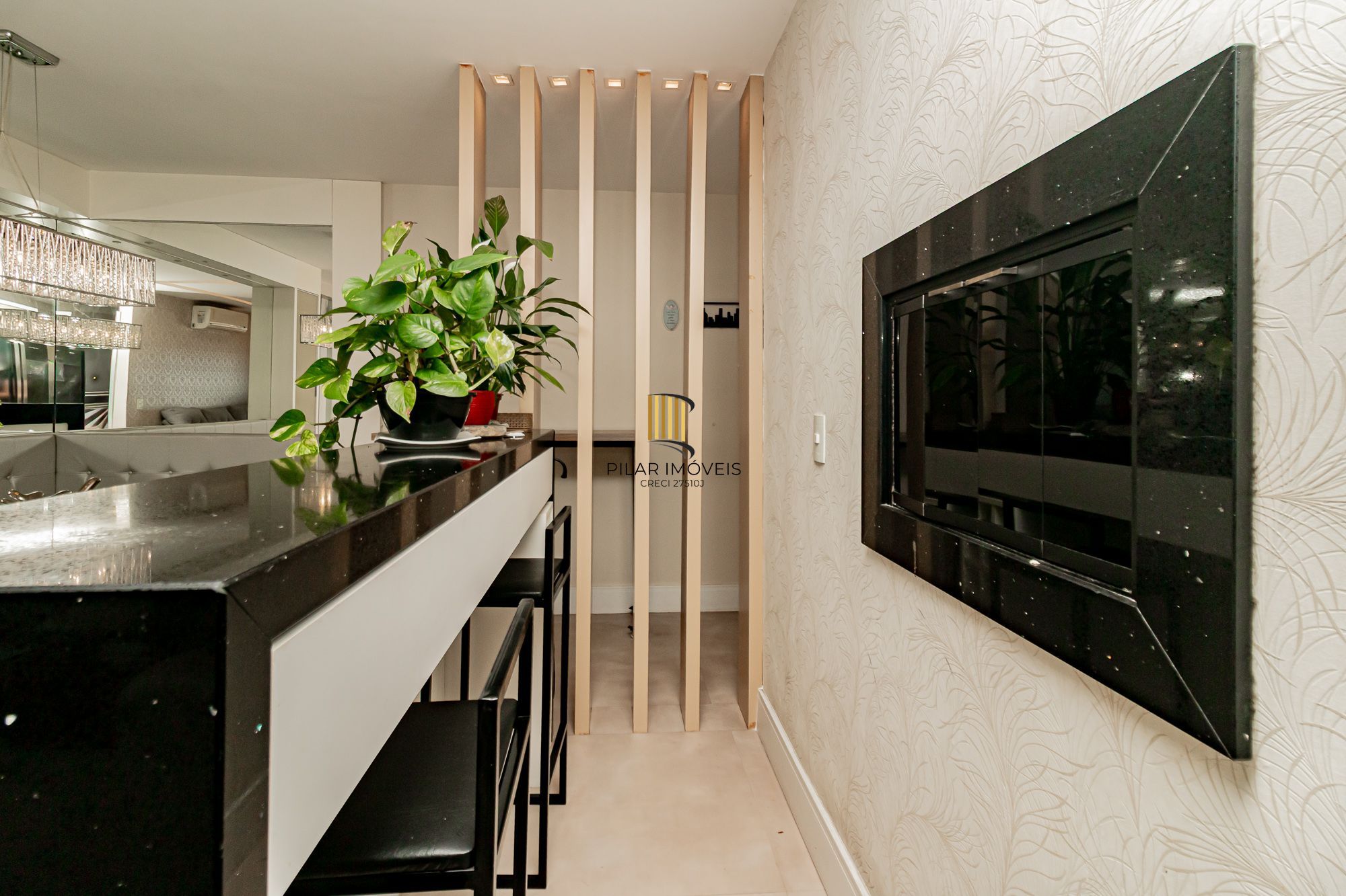 Apartamento 3 dormitórios, 2 banheiros, 1 vaga coberta e piscinas B. São Geraldo