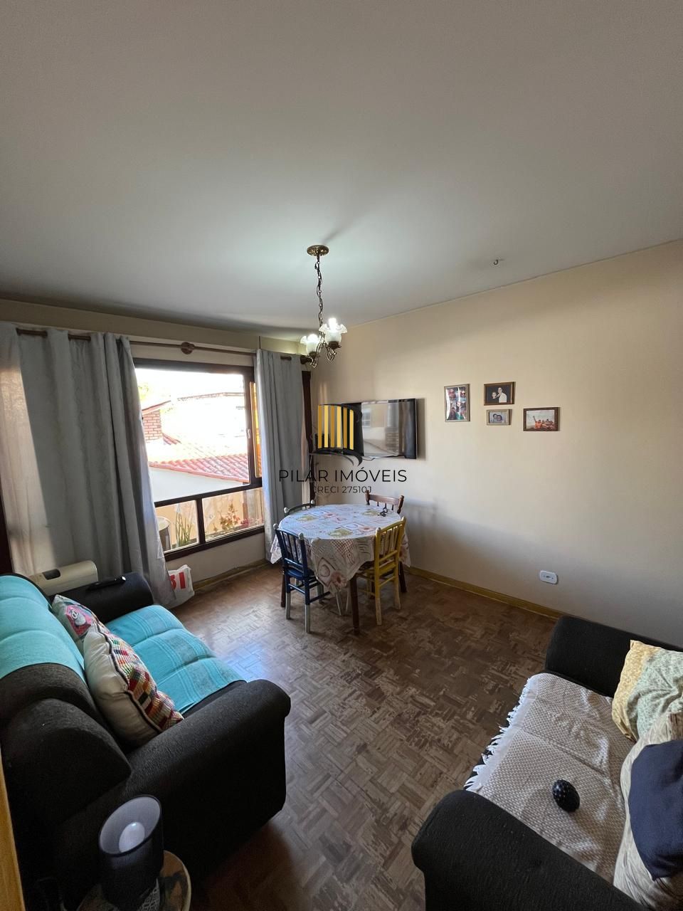 Apartamento 2 dormitórios, 1 vaga coberta no bairro Menino Deus.