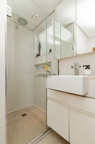 🏡 Apartamento Reformado e Decorado na Cristóvão Colombo — Vista Espetacular para o Pôr do Sol do Guaíba 🌅