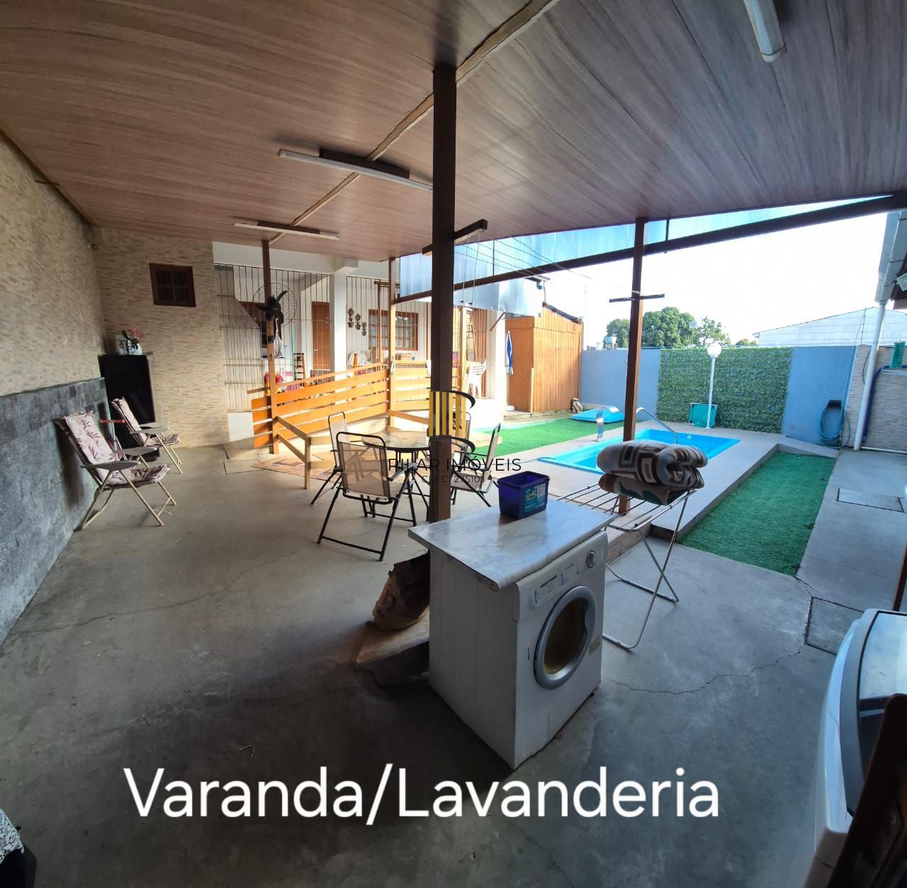 Casa 5 dorm. (2 s.) e anexo, 159 M², churrasqueiras, Piscina em Cachoeirinha.