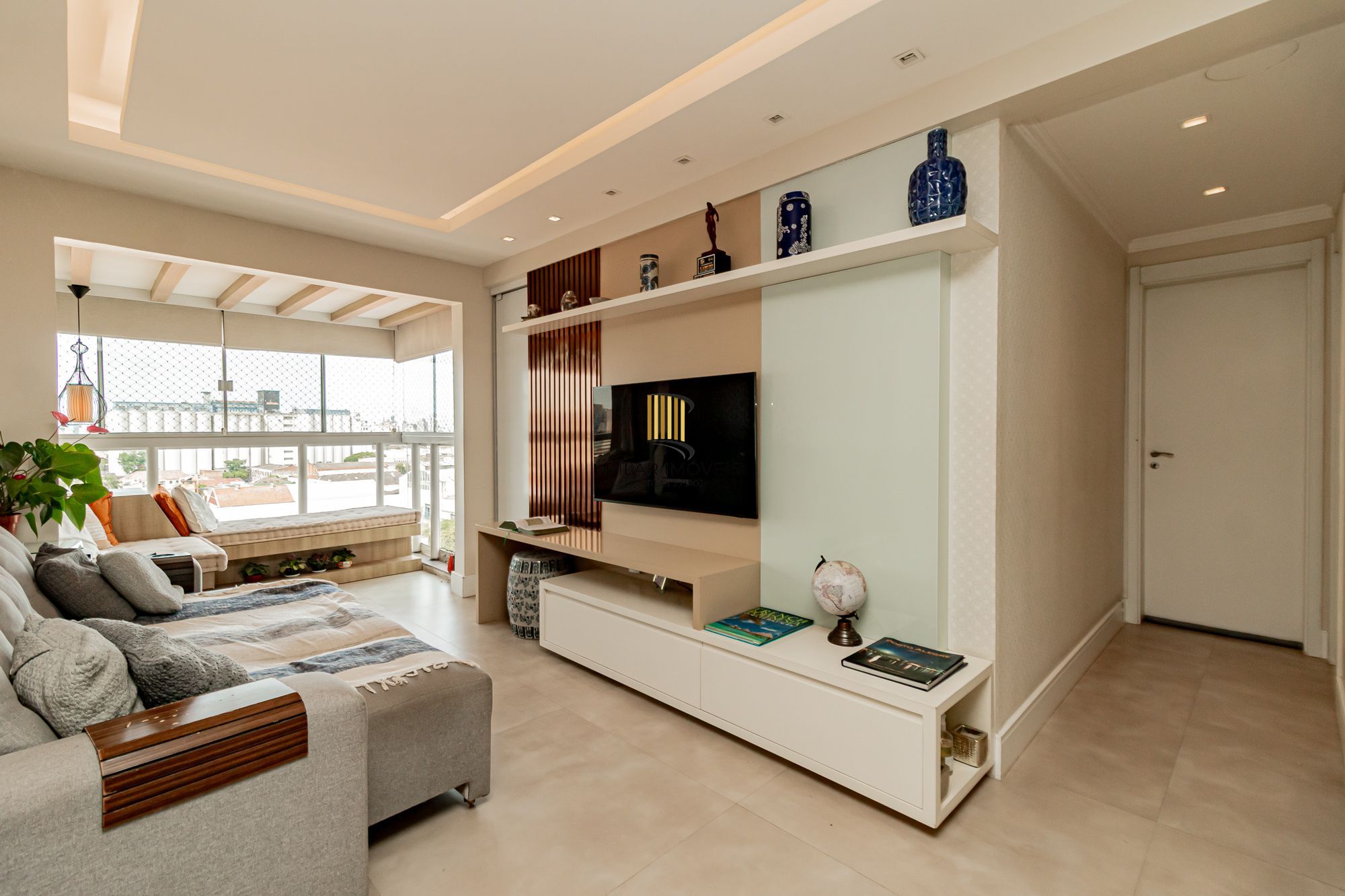 Apartamento 3 dormitórios, 2 banheiros, 1 vaga coberta e piscinas B. São Geraldo