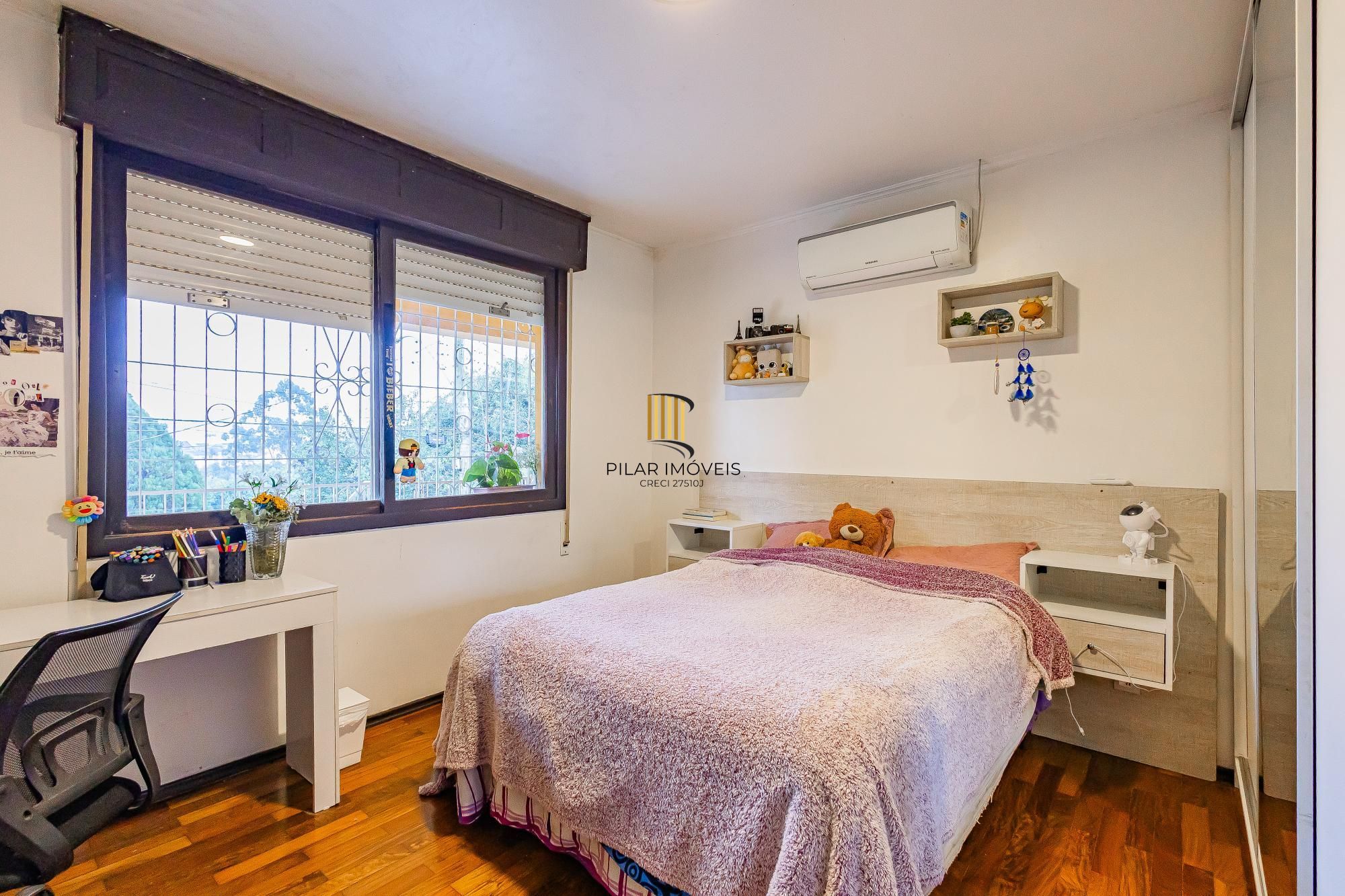 Casa 5 dormitórios no bairro Parque Santa Fé
