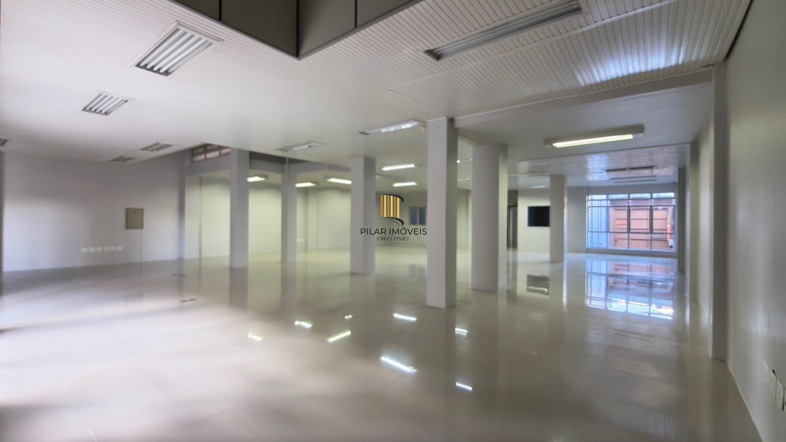 Sala comercial B. Hamb. Velho., Novo Hamburgo. 326,28 M2 privativos  e 4 Vagas