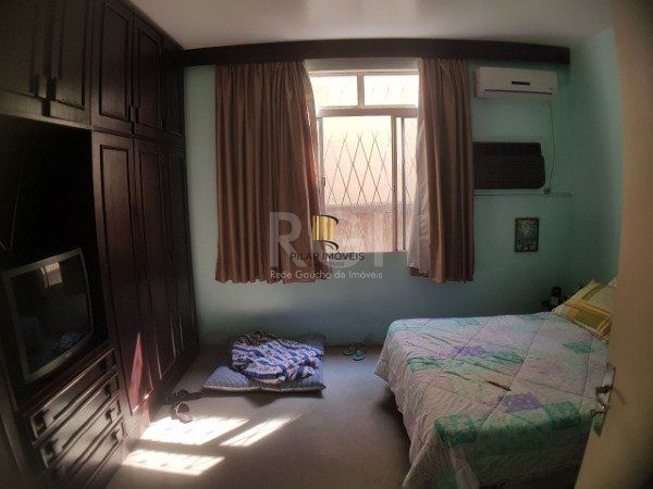 Casa para Venda - 252m², 3 dormitórios, 2 vagas - Belém Novo