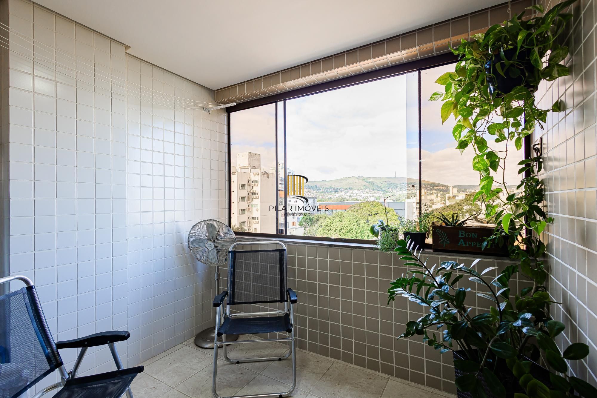 Apartamento lindo, 2 dormitórios, 2 vagas de garagem e ELEVADOR B. Jardim Botánico