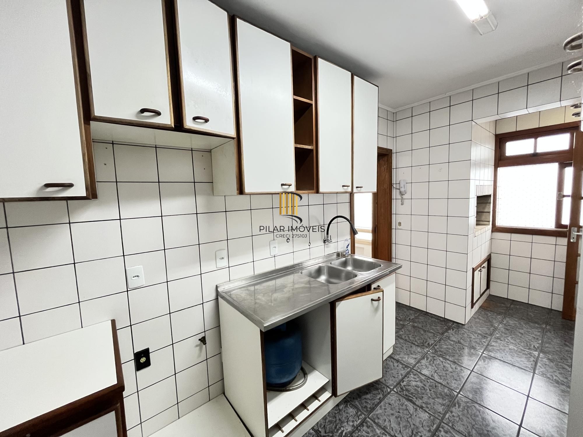 Apartamento de 3 quartos, churrasqueira e 1 vaga de garagem bairro Petrópolis