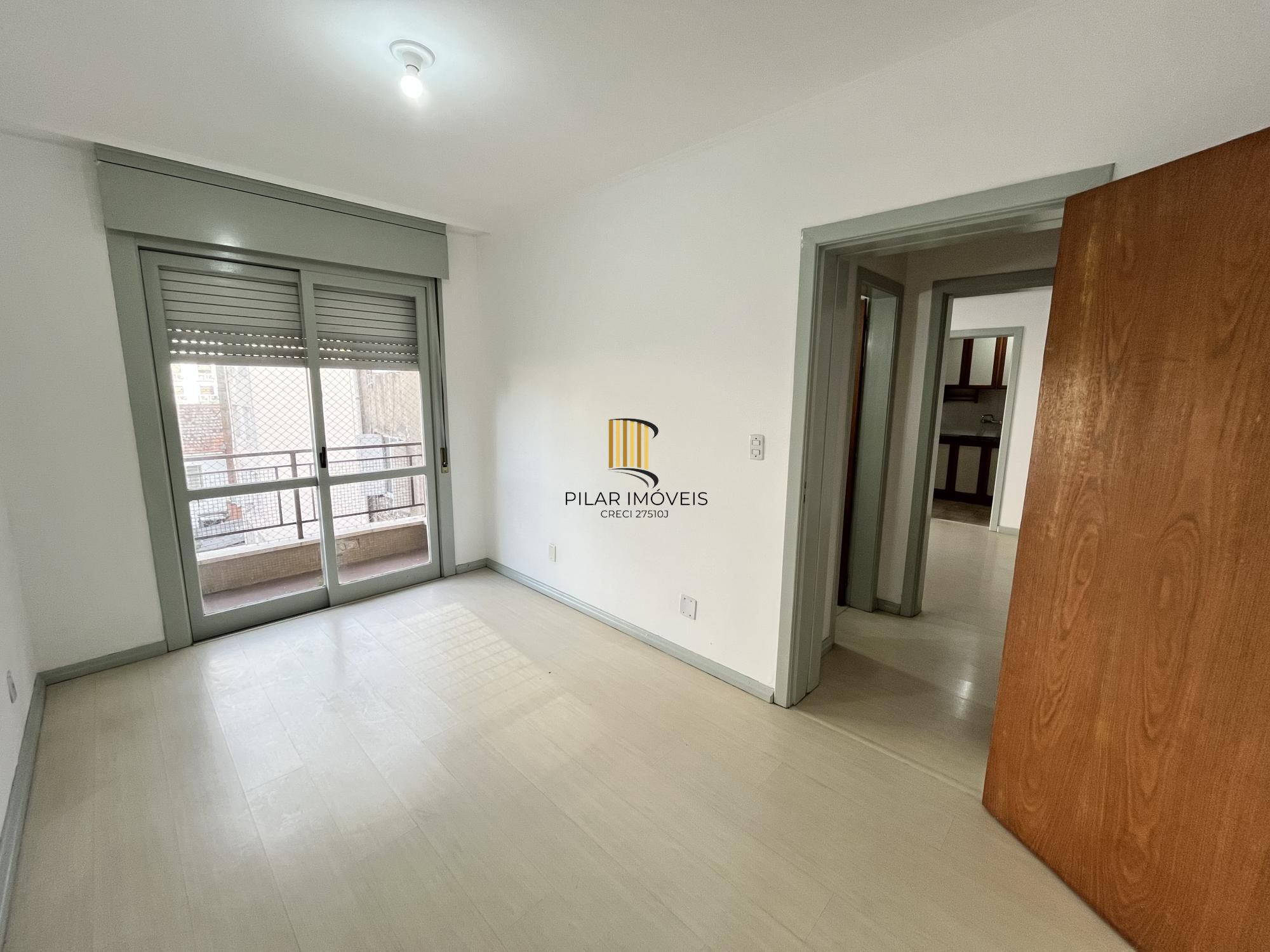 Apartamento de 1 quarto, 2 sacadas e 1 vaga de garagem no bairro Farroupilha POA
