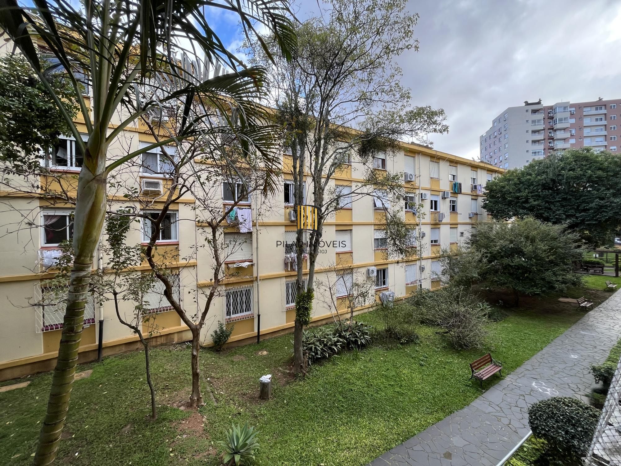 Apartamento de três dormitórios com vaga no Conjunto Residencial Roque Calage
