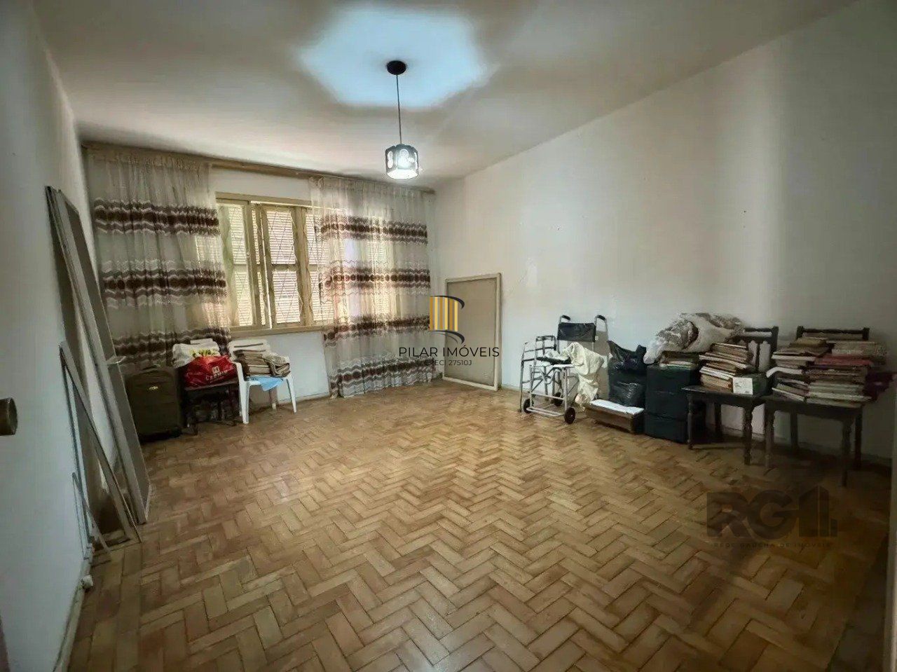 Casa de 5vquartos e 3 vagas de garagem no bairro Santana em Porto Alegre