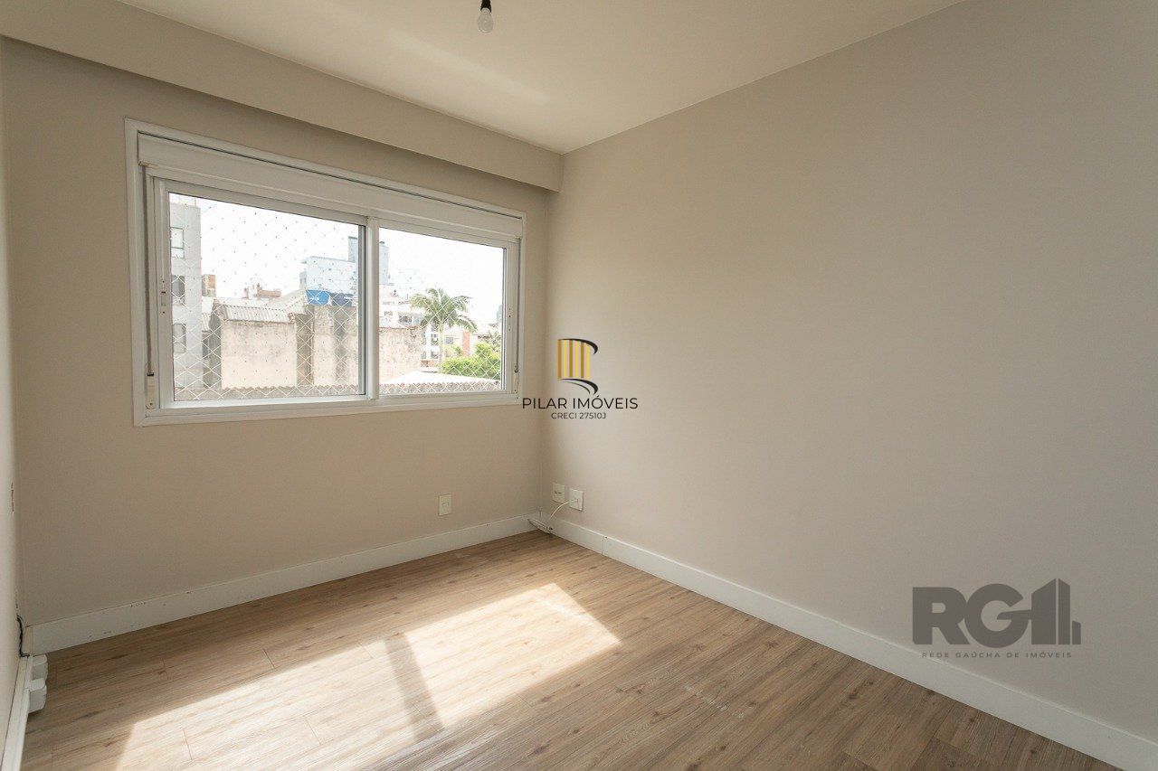 Apartamento semimobiliado e decorado no bairro Auxiliadora, com 91 m²